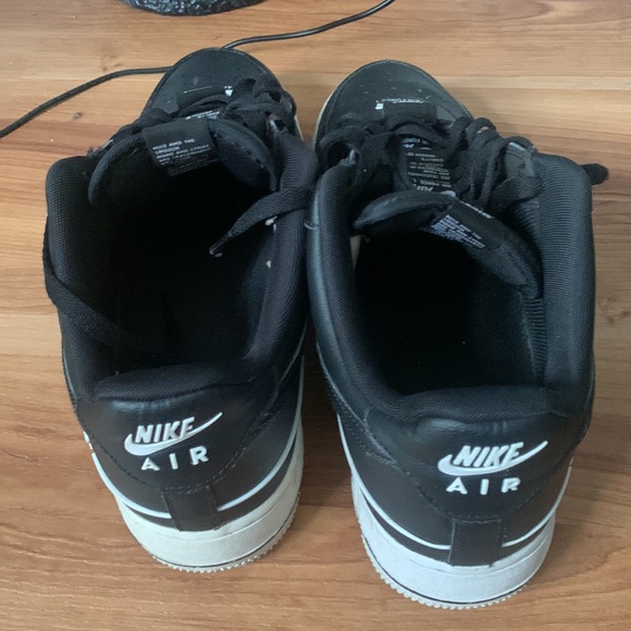 I’m selling these black nike air - Picture 4 of 4